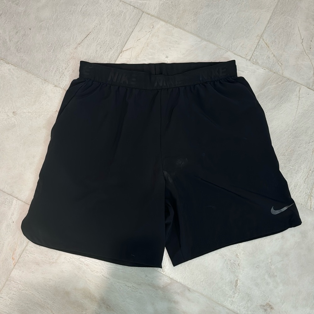 Men’s Nike XXL black athletic shorts